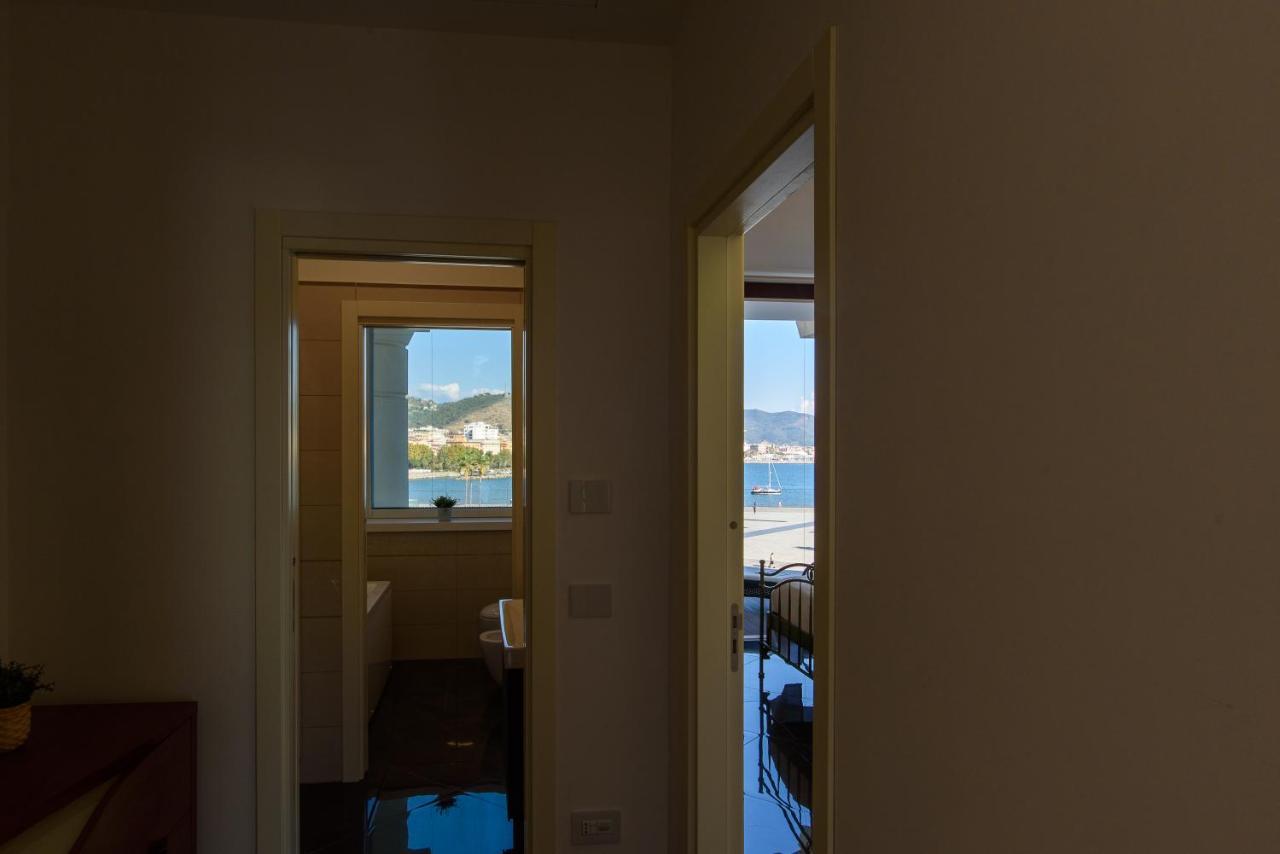 Mareluna Crescent - Luxury Seafront Experience Salerno Exteriör bild