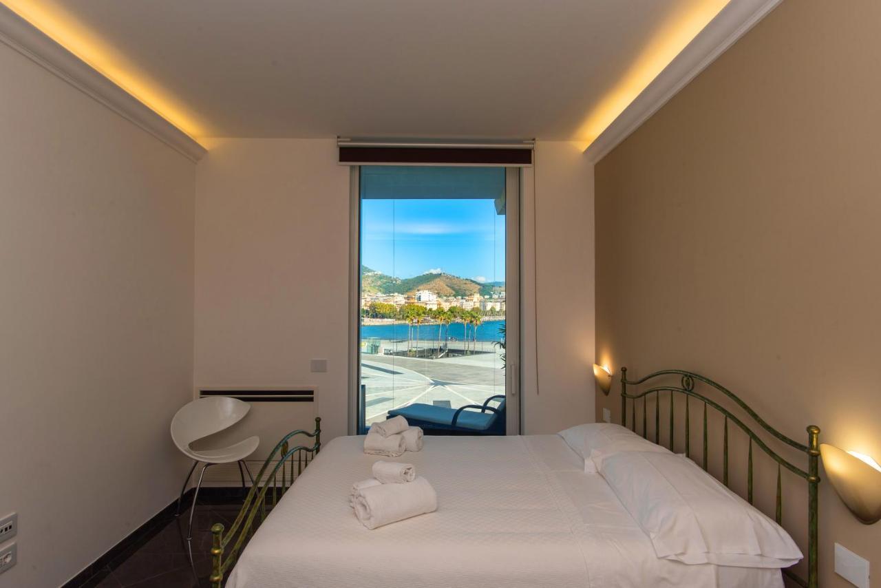 Mareluna Crescent - Luxury Seafront Experience Salerno Exteriör bild