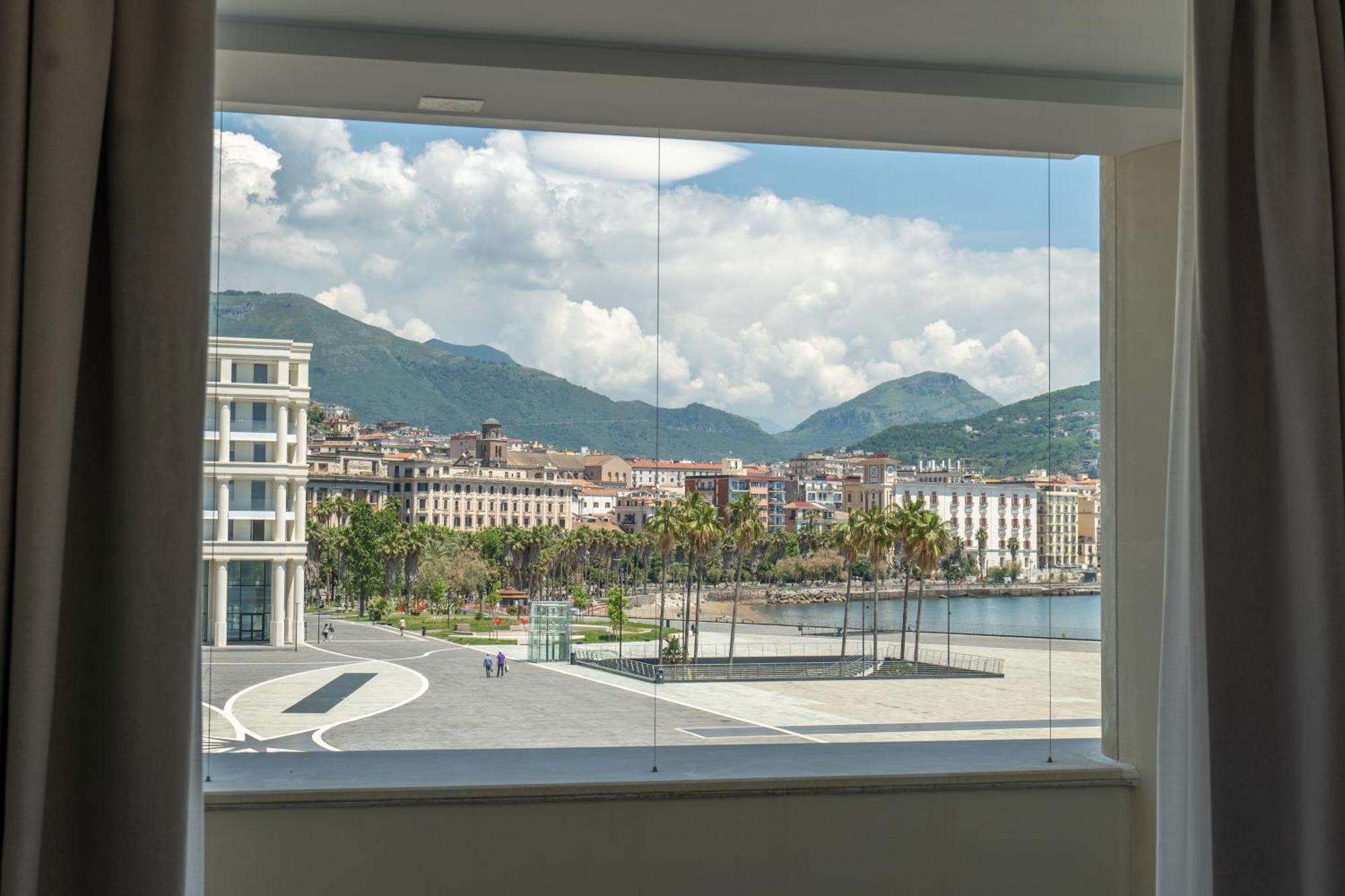 Mareluna Crescent - Luxury Seafront Experience Salerno Exteriör bild